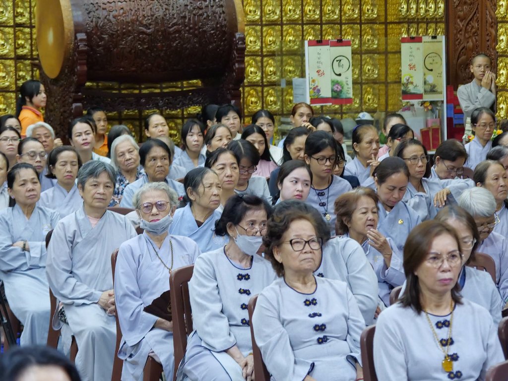 SỐNG CHÁNH NIỆM TỈNH GIÁC ĐỂ BẢO VỆ BẢN THÂN KHỎI PHIỀN NÃO, KHỔ ĐAU