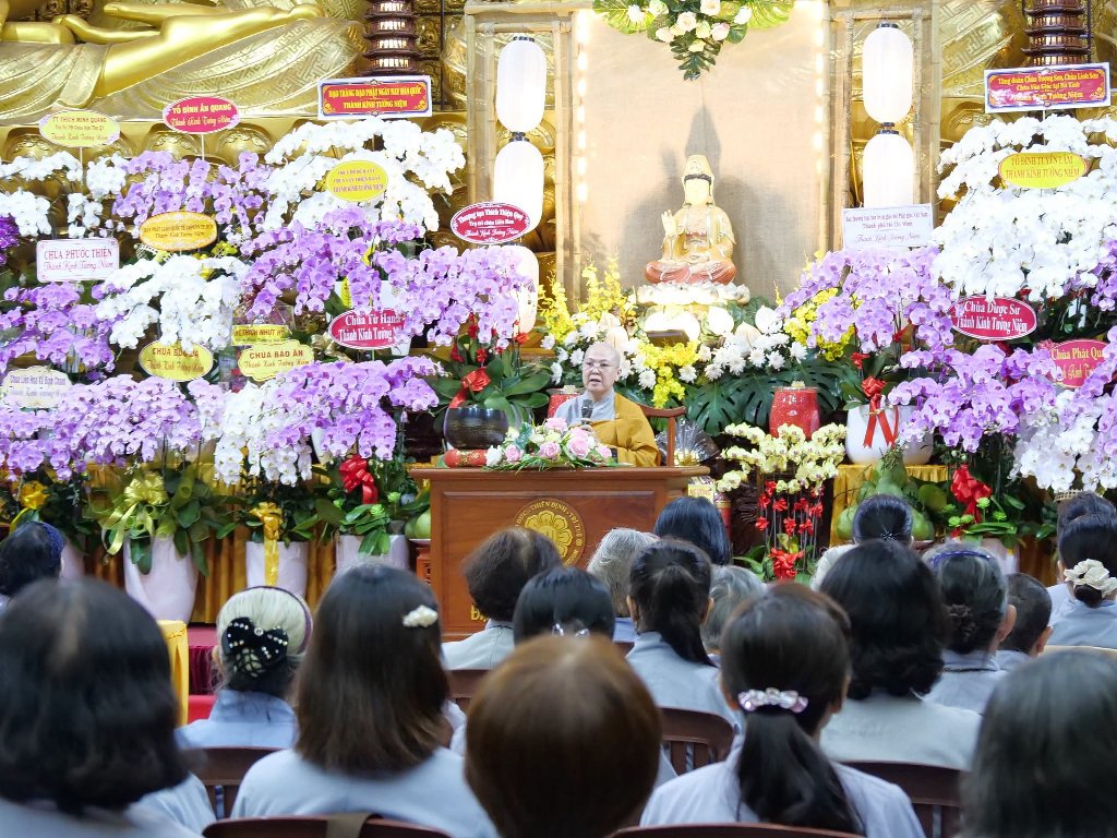 SỐNG CHÁNH NIỆM TỈNH GIÁC ĐỂ BẢO VỆ BẢN THÂN KHỎI PHIỀN NÃO, KHỔ ĐAU