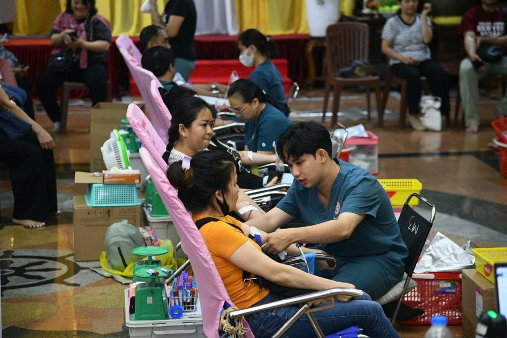 TIẾP NỐI HẠNH NGUYỆN PHỤNG SỰ: HƠN 200 TĂNG NI, PHẬT TỬ THAM GIA HIẾN MÁU NHÂN ĐẠO LẦN THỨ 136