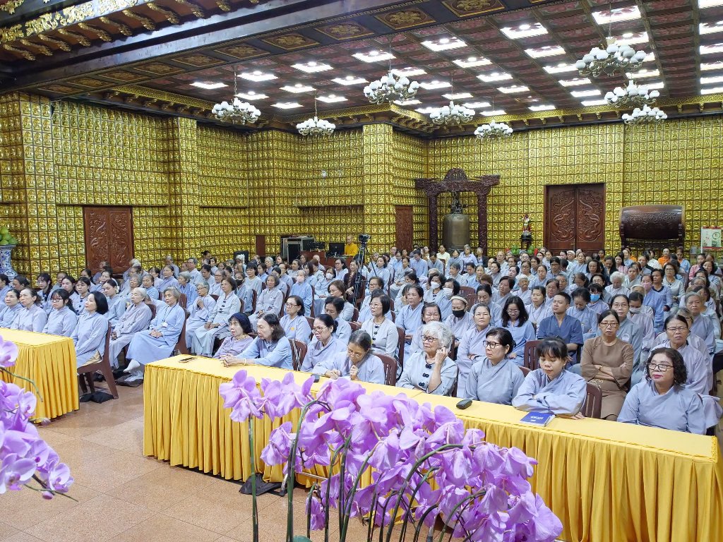 SỐNG CHÁNH NIỆM TỈNH GIÁC ĐỂ BẢO VỆ BẢN THÂN KHỎI PHIỀN NÃO, KHỔ ĐAU
