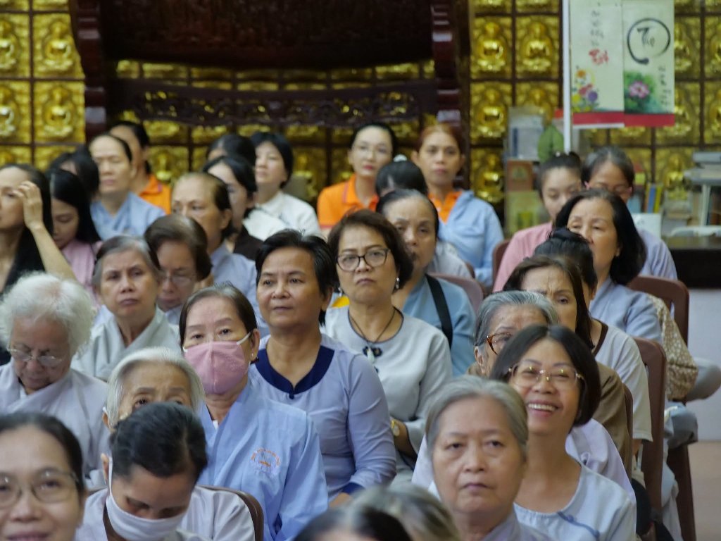 SỐNG CHÁNH NIỆM TỈNH GIÁC ĐỂ BẢO VỆ BẢN THÂN KHỎI PHIỀN NÃO, KHỔ ĐAU