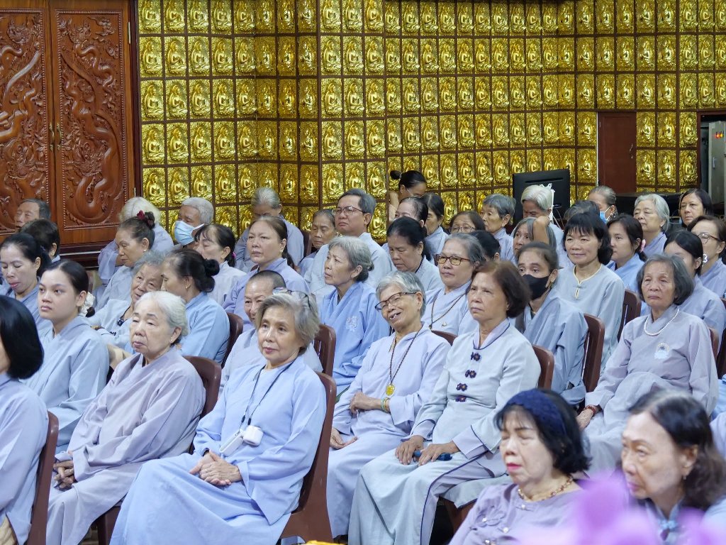 SỐNG CHÁNH NIỆM TỈNH GIÁC ĐỂ BẢO VỆ BẢN THÂN KHỎI PHIỀN NÃO, KHỔ ĐAU