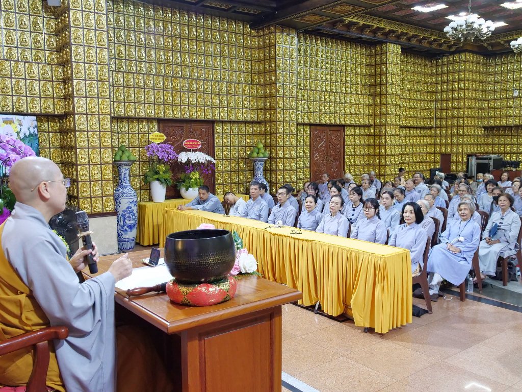 SỐNG CHÁNH NIỆM TỈNH GIÁC ĐỂ BẢO VỆ BẢN THÂN KHỎI PHIỀN NÃO, KHỔ ĐAU