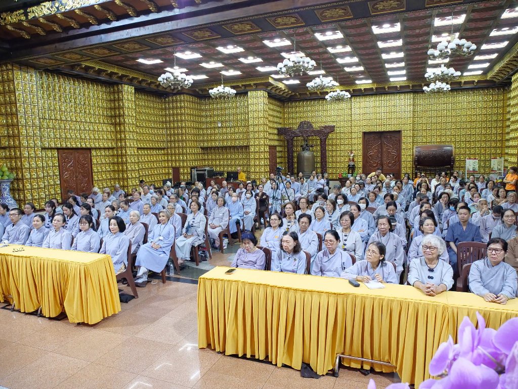 SỐNG CHÁNH NIỆM TỈNH GIÁC ĐỂ BẢO VỆ BẢN THÂN KHỎI PHIỀN NÃO, KHỔ ĐAU