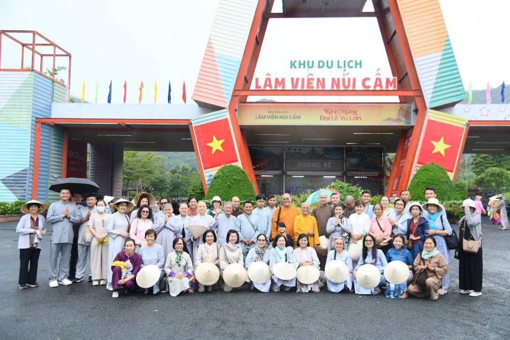 HÀNH HƯƠNG VỀ CHỐN TỔ CHÂU ĐỐC – AN GIANG: ĐOÀN PHẬT TỬ CHÙA GIÁC NGỘ VIẾNG THĂM CÁC TỰ VIỆN
