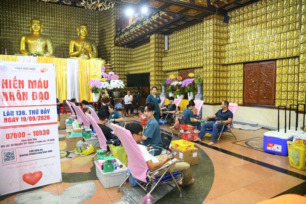 TIẾP NỐI HẠNH NGUYỆN PHỤNG SỰ: HƠN 200 TĂNG NI, PHẬT TỬ THAM GIA HIẾN MÁU NHÂN ĐẠO LẦN THỨ 136