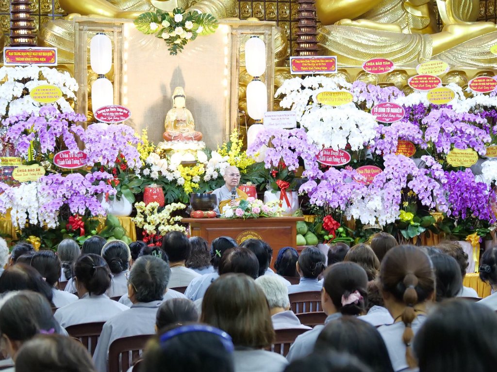 SỐNG CHÁNH NIỆM TỈNH GIÁC ĐỂ BẢO VỆ BẢN THÂN KHỎI PHIỀN NÃO, KHỔ ĐAU