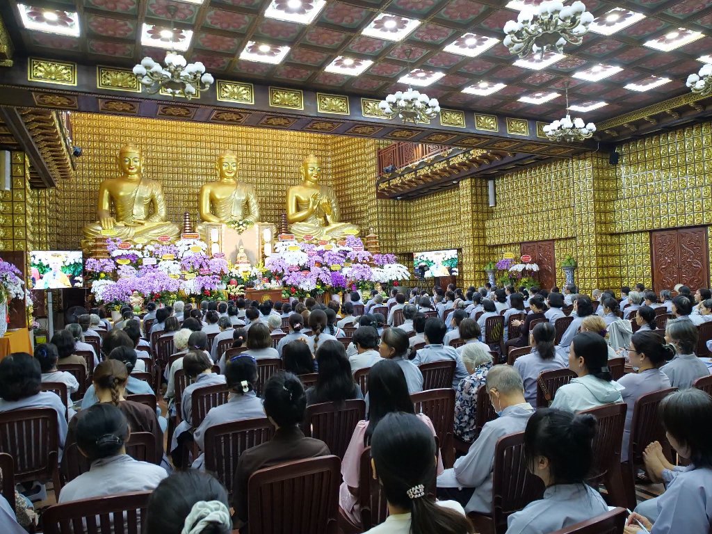 SỐNG CHÁNH NIỆM TỈNH GIÁC ĐỂ BẢO VỆ BẢN THÂN KHỎI PHIỀN NÃO, KHỔ ĐAU