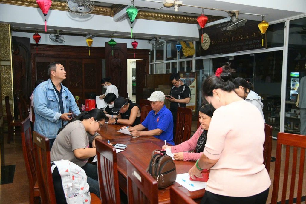 TIẾP NỐI HẠNH NGUYỆN PHỤNG SỰ: HƠN 200 TĂNG NI, PHẬT TỬ THAM GIA HIẾN MÁU NHÂN ĐẠO LẦN THỨ 136