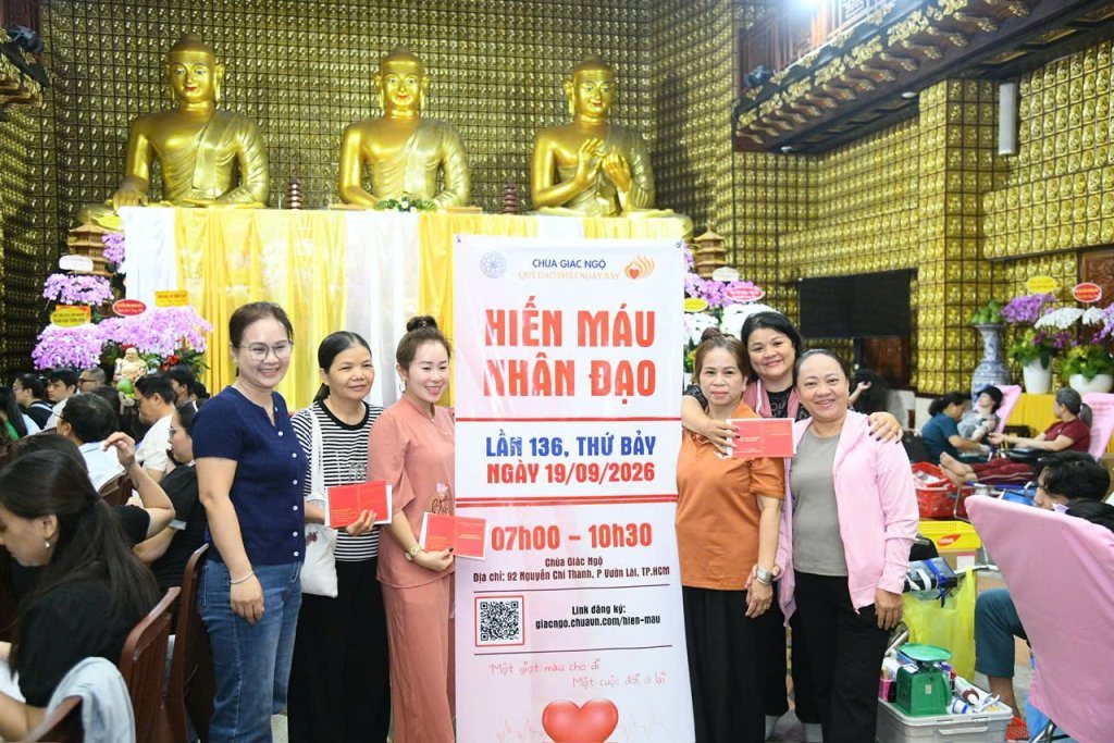 TIẾP NỐI HẠNH NGUYỆN PHỤNG SỰ: HƠN 200 TĂNG NI, PHẬT TỬ THAM GIA HIẾN MÁU NHÂN ĐẠO LẦN THỨ 136