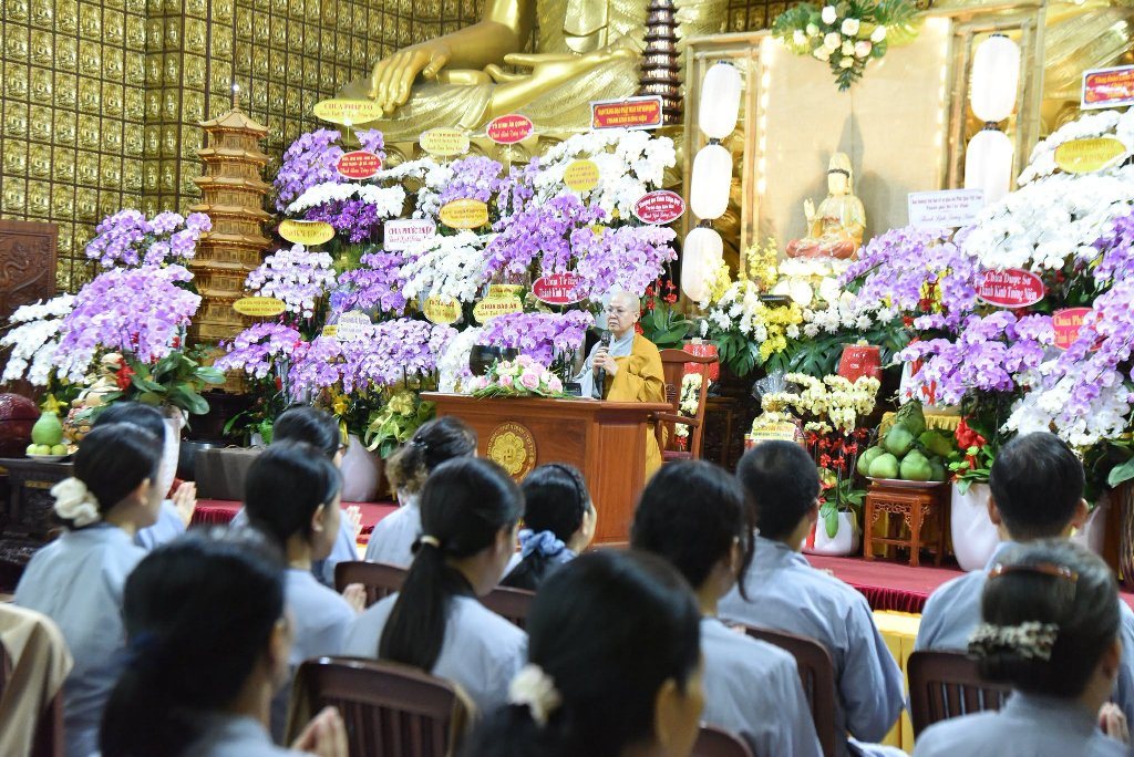 SỐNG CHÁNH NIỆM TỈNH GIÁC ĐỂ BẢO VỆ BẢN THÂN KHỎI PHIỀN NÃO, KHỔ ĐAU