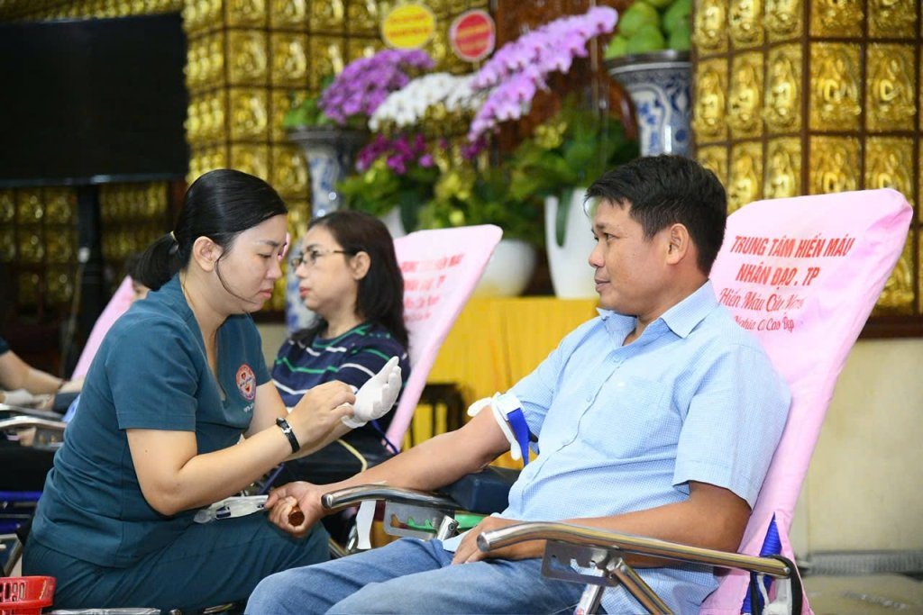 TIẾP NỐI HẠNH NGUYỆN PHỤNG SỰ: HƠN 200 TĂNG NI, PHẬT TỬ THAM GIA HIẾN MÁU NHÂN ĐẠO LẦN THỨ 136