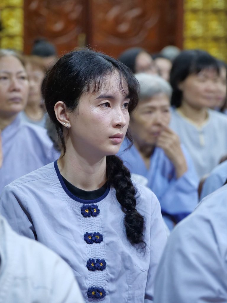SỐNG CHÁNH NIỆM TỈNH GIÁC ĐỂ BẢO VỆ BẢN THÂN KHỎI PHIỀN NÃO, KHỔ ĐAU