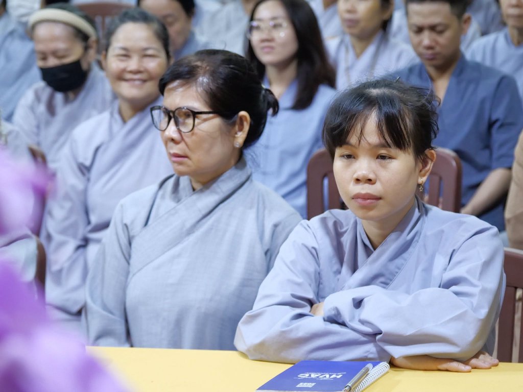 SỐNG CHÁNH NIỆM TỈNH GIÁC ĐỂ BẢO VỆ BẢN THÂN KHỎI PHIỀN NÃO, KHỔ ĐAU
