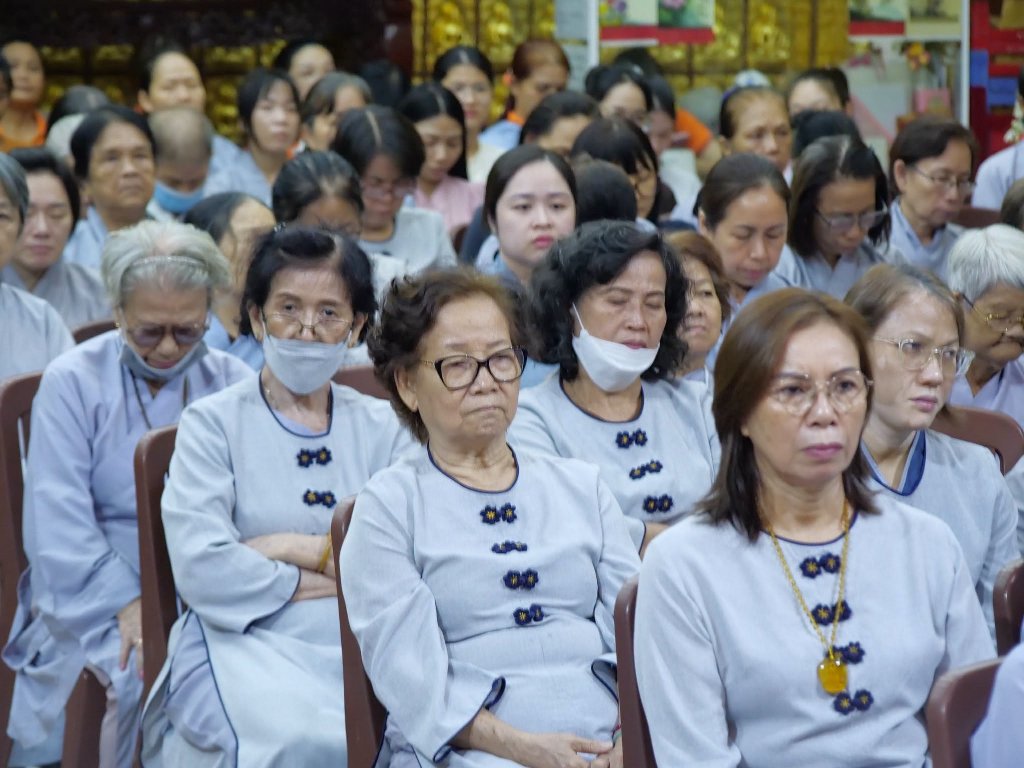 SỐNG CHÁNH NIỆM TỈNH GIÁC ĐỂ BẢO VỆ BẢN THÂN KHỎI PHIỀN NÃO, KHỔ ĐAU