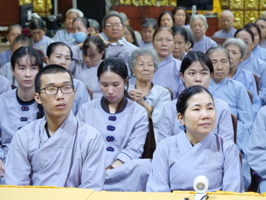 SỐNG CHÁNH NIỆM TỈNH GIÁC ĐỂ BẢO VỆ BẢN THÂN KHỎI PHIỀN NÃO, KHỔ ĐAU