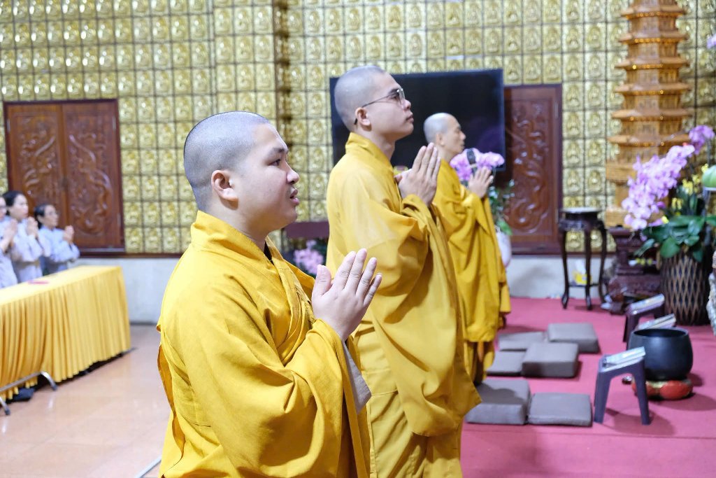KHÓA TU NGÀY AN LẠC TẠI CHÙA GIÁC NGỘ VỚI SỰ THAM DỰ CỦA GS. TS. NGUYỄN HÙNG HẬU