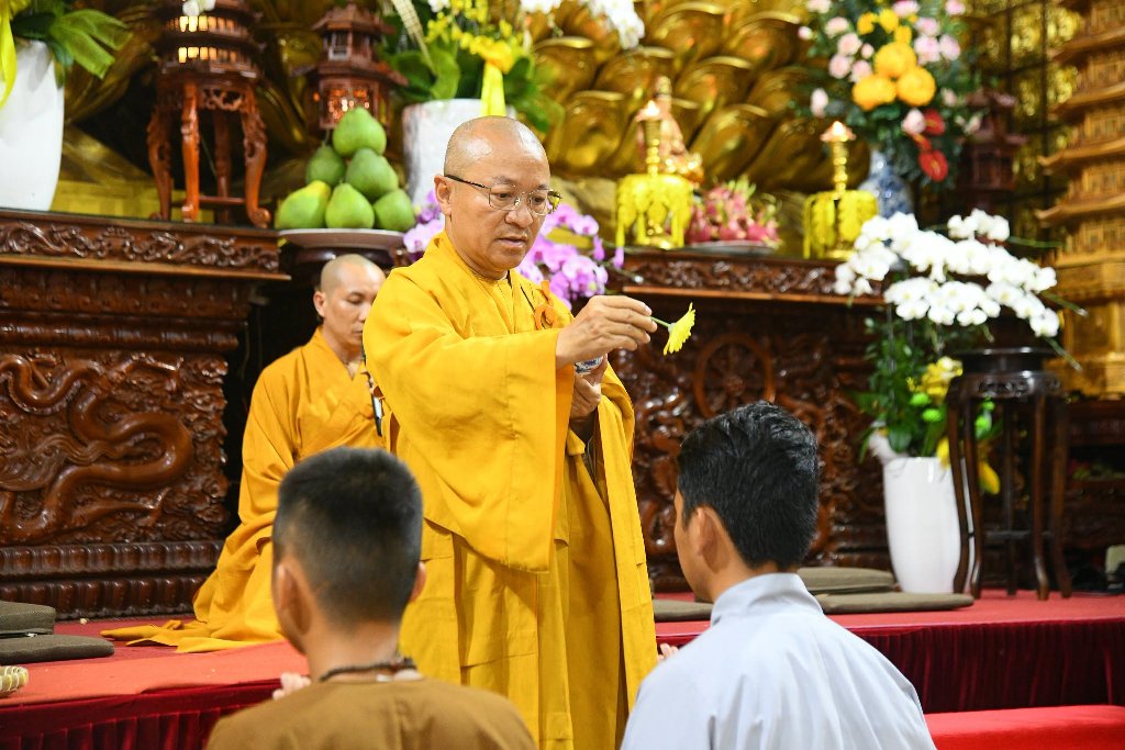 CHÙA GIÁC NGỘ TRANG NGHIÊM TỔ CHỨC LỄ THẾ PHÁT XUẤT GIA CHO 2 THIỆN NAM