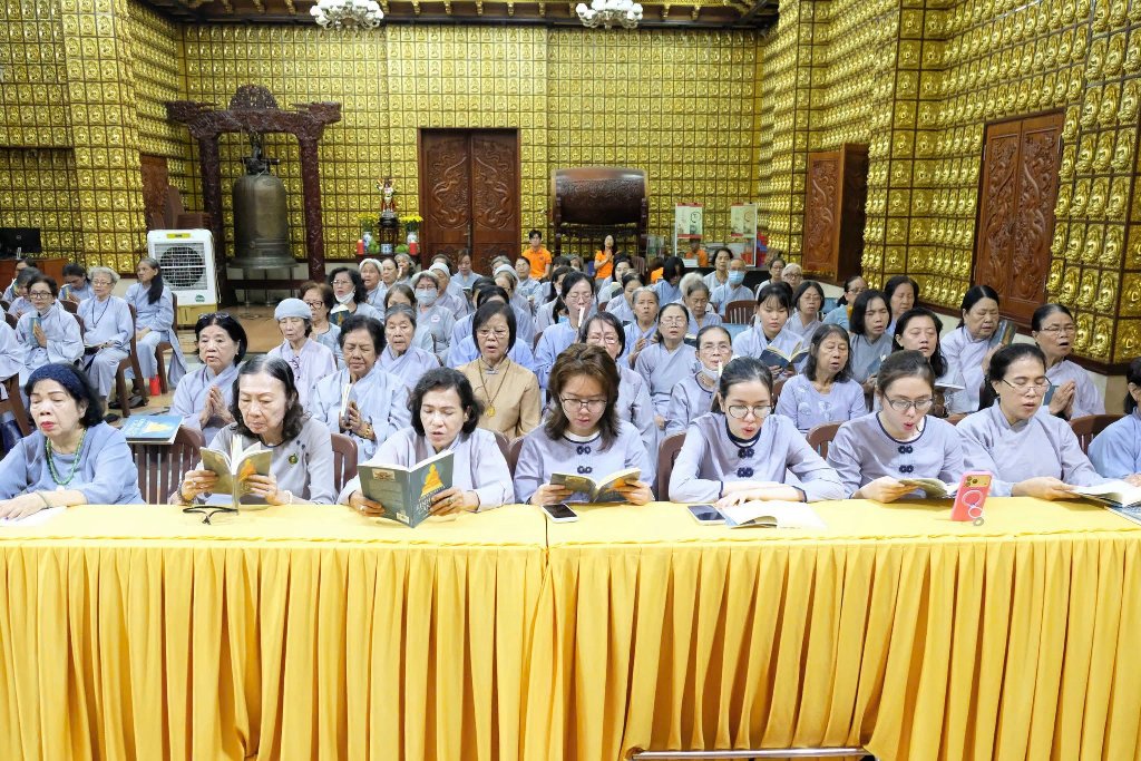 KHÓA TU NGÀY AN LẠC TẠI CHÙA GIÁC NGỘ VỚI SỰ THAM DỰ CỦA GS. TS. NGUYỄN HÙNG HẬU