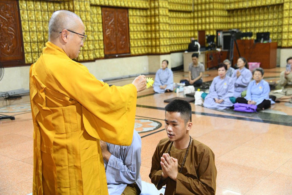 CHÙA GIÁC NGỘ TRANG NGHIÊM TỔ CHỨC LỄ THẾ PHÁT XUẤT GIA CHO 2 THIỆN NAM