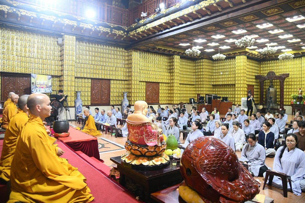 HƠN 200 PHẬT TỬ THAM DỰ LỄ SÁM HỐI TẠI CHÙA GIÁC NGỘ: LỜI NHẮC NHỞ VỀ SỨC KHỎE TINH THẦN TỪ THẦY NHẬT TỪ
