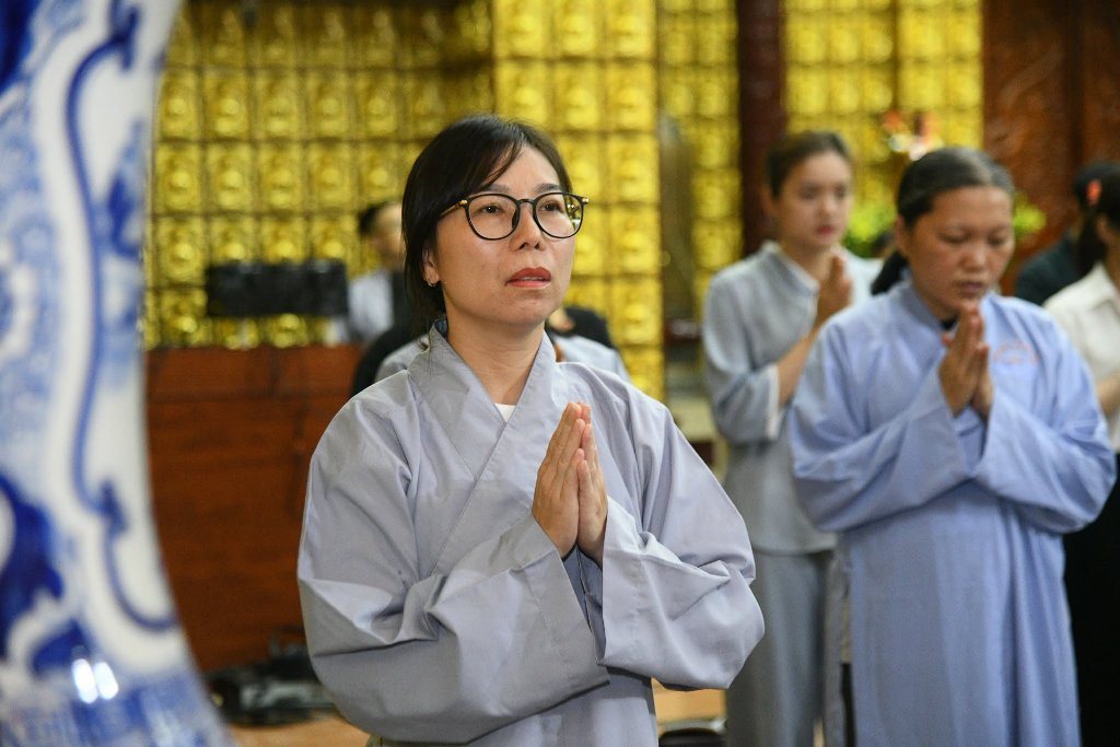HƠN 200 PHẬT TỬ THAM DỰ LỄ SÁM HỐI TẠI CHÙA GIÁC NGỘ: LỜI NHẮC NHỞ VỀ SỨC KHỎE TINH THẦN TỪ THẦY NHẬT TỪ