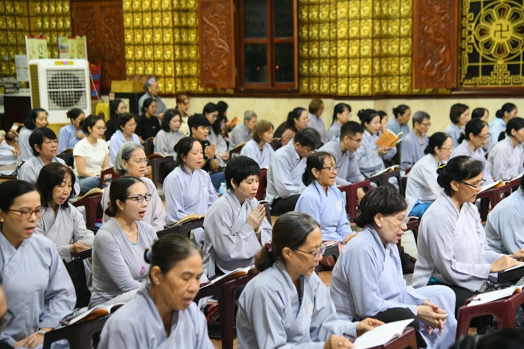 HƠN 200 PHẬT TỬ THAM DỰ LỄ SÁM HỐI TẠI CHÙA GIÁC NGỘ: LỜI NHẮC NHỞ VỀ SỨC KHỎE TINH THẦN TỪ THẦY NHẬT TỪ