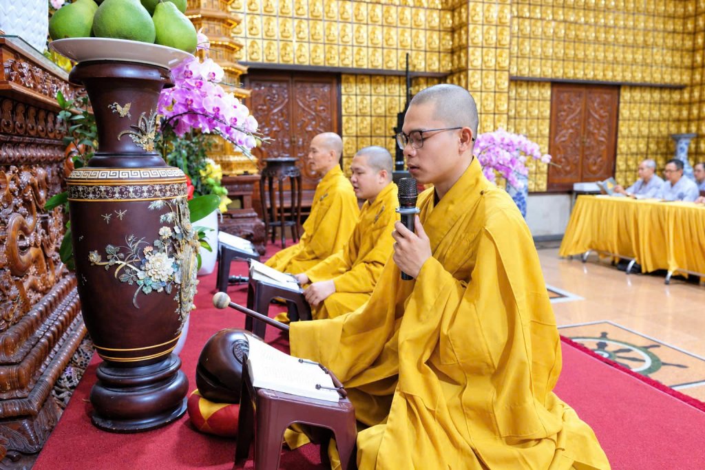 KHÓA TU NGÀY AN LẠC TẠI CHÙA GIÁC NGỘ VỚI SỰ THAM DỰ CỦA GS. TS. NGUYỄN HÙNG HẬU