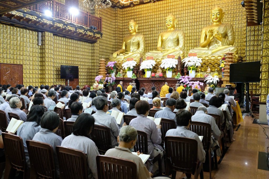 KHÓA TU NGÀY AN LẠC TẠI CHÙA GIÁC NGỘ VỚI SỰ THAM DỰ CỦA GS. TS. NGUYỄN HÙNG HẬU