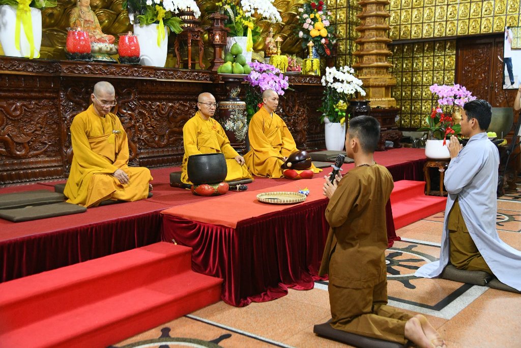 CHÙA GIÁC NGỘ TRANG NGHIÊM TỔ CHỨC LỄ THẾ PHÁT XUẤT GIA CHO 2 THIỆN NAM