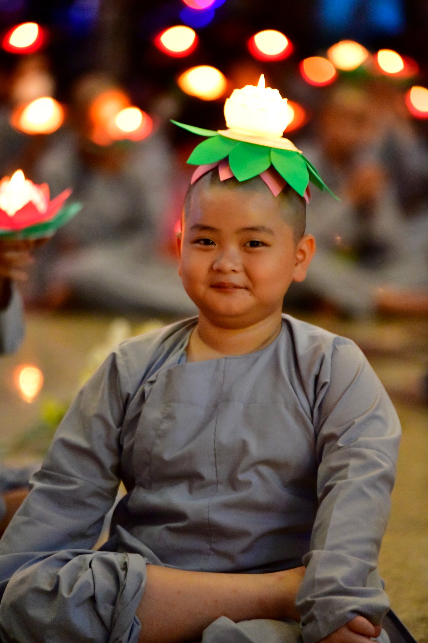 Thiêng liêng lễ &quot;Thắp nến tri ân cha mẹ&quot; trong Khóa tu Xuất Gia Báo Hiếu