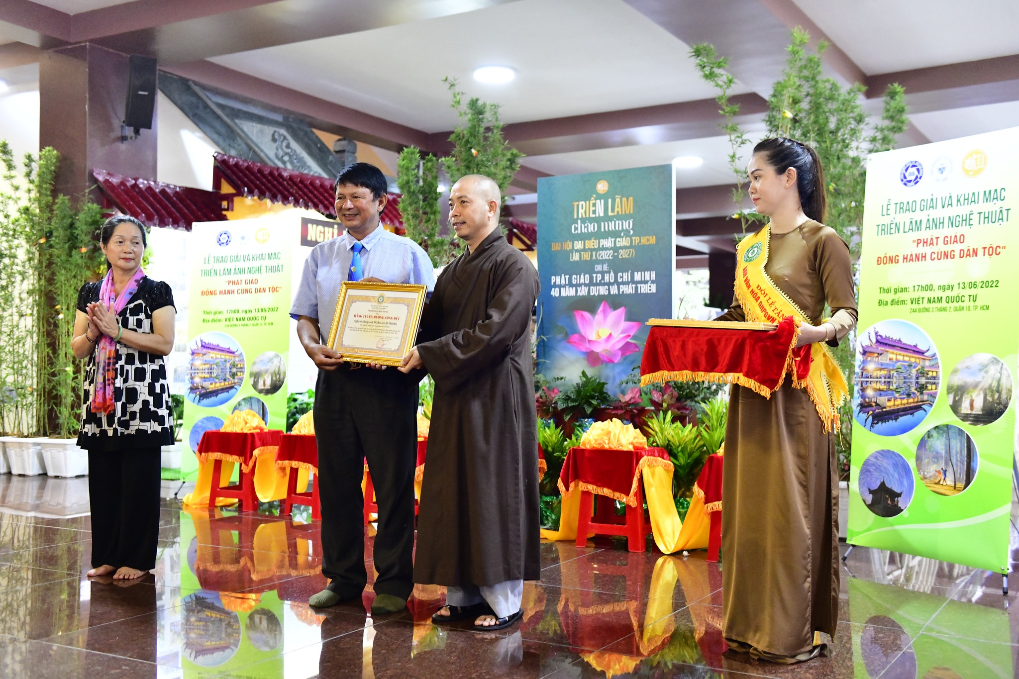 Lễ trao giải và Khai mạc Triển lãm ảnh nghệ thuật &quot;Phật giáo đồng hành cùng dân tộc&quot;