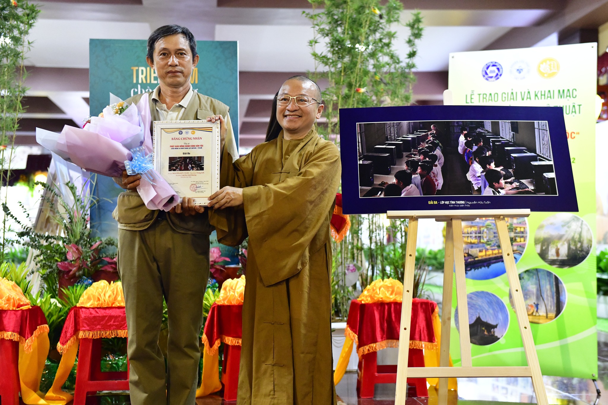Lễ trao giải và Khai mạc Triển lãm ảnh nghệ thuật &quot;Phật giáo đồng hành cùng dân tộc&quot;