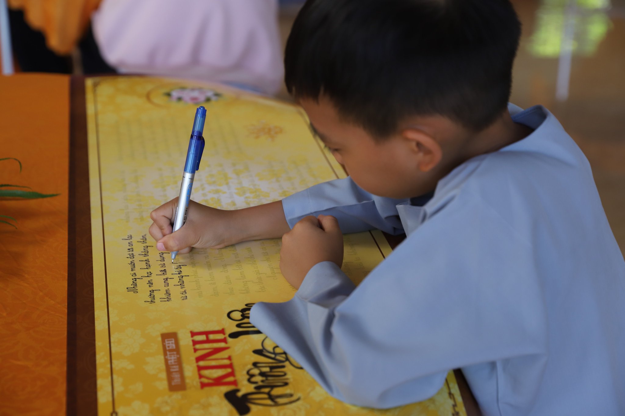 Lễ hội chép kinh cho thanh thiếu niên tại Chùa Liên Hoa (Đắk Nông)