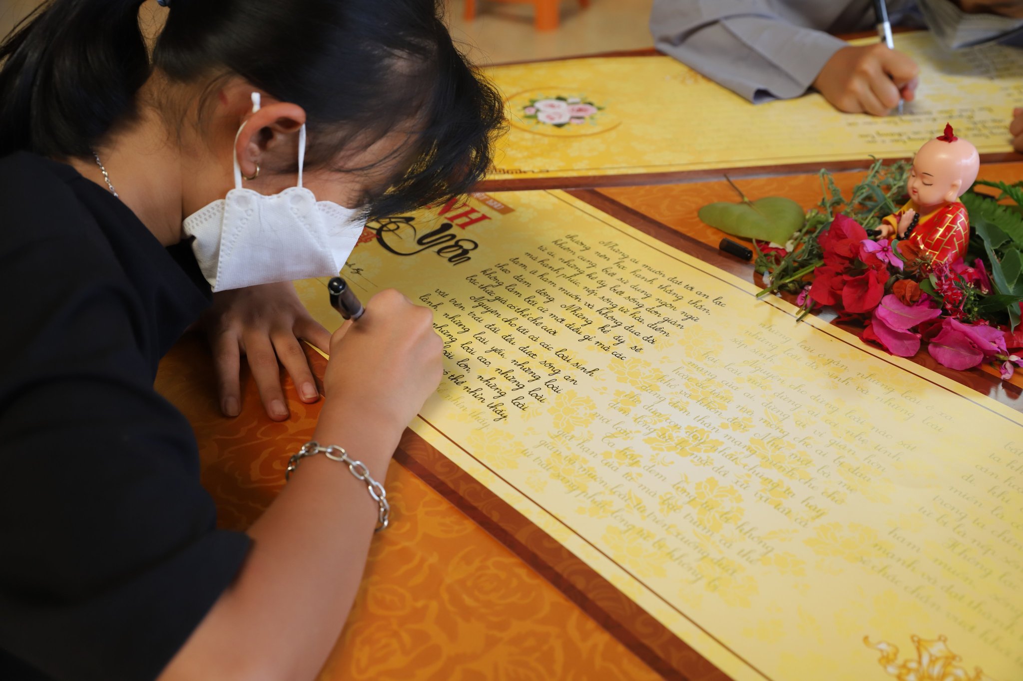 Lễ hội chép kinh cho thanh thiếu niên tại Chùa Liên Hoa (Đắk Nông)