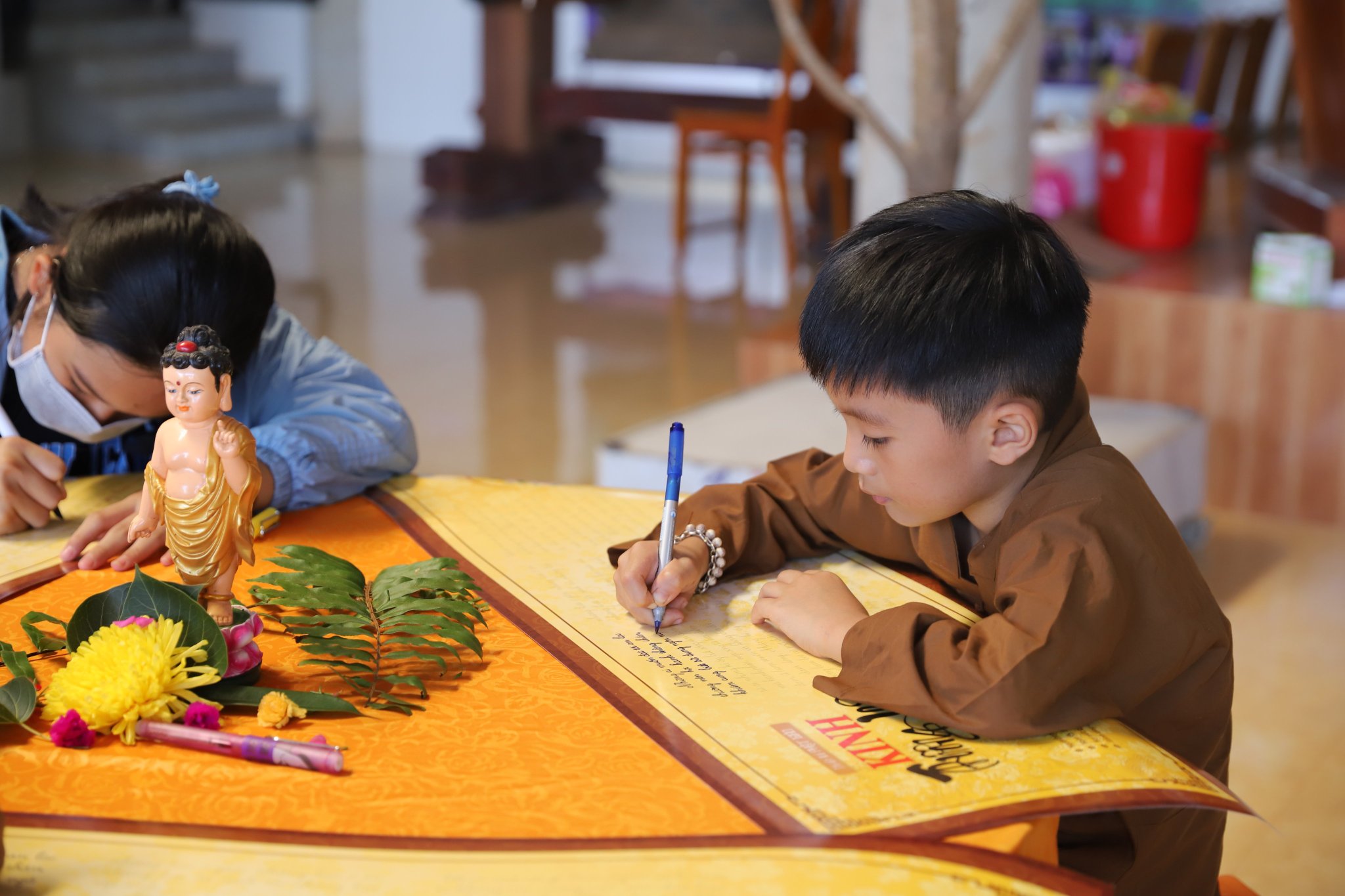 Lễ hội chép kinh cho thanh thiếu niên tại Chùa Liên Hoa (Đắk Nông)