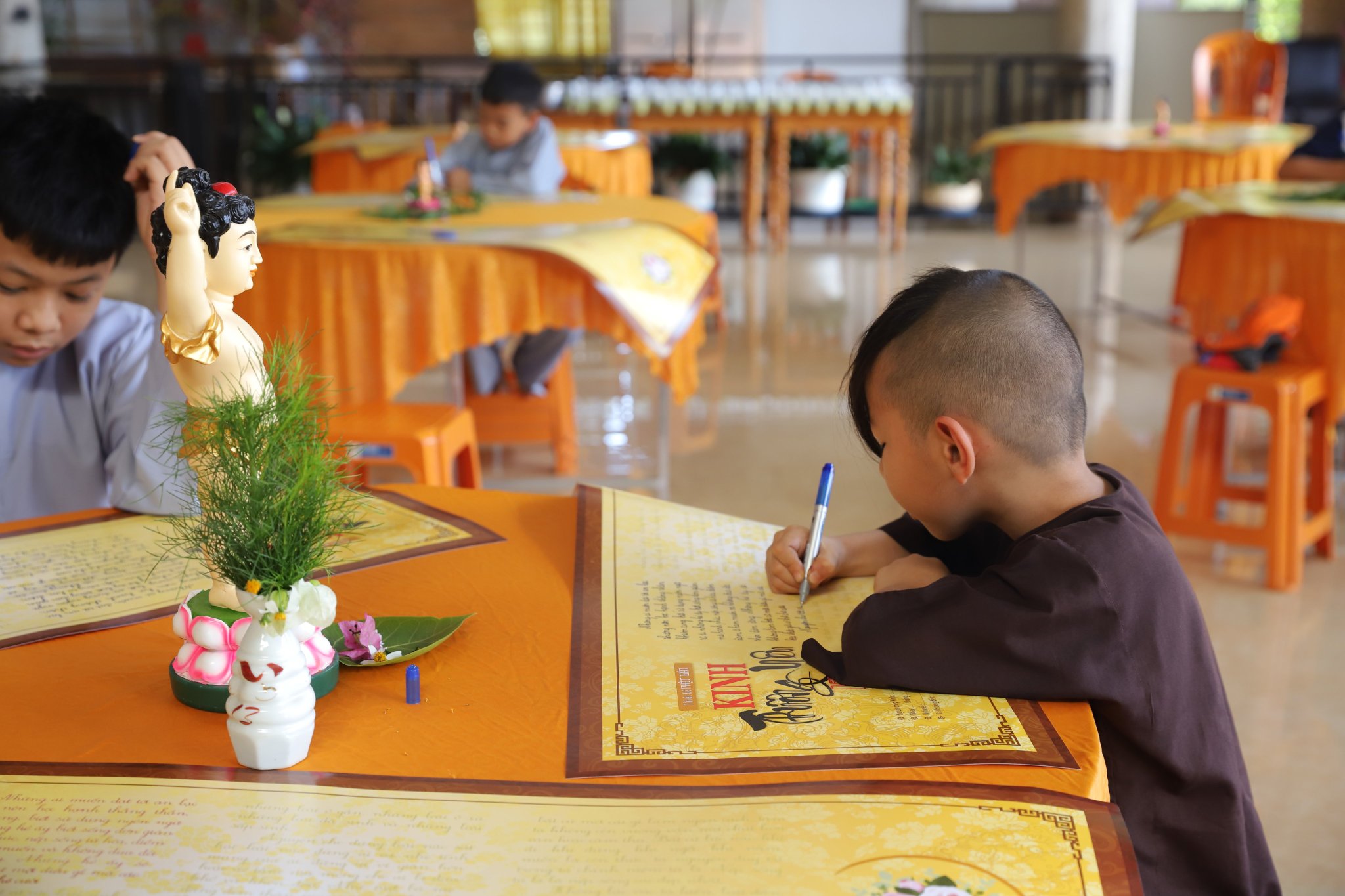 Lễ hội chép kinh cho thanh thiếu niên tại Chùa Liên Hoa (Đắk Nông)