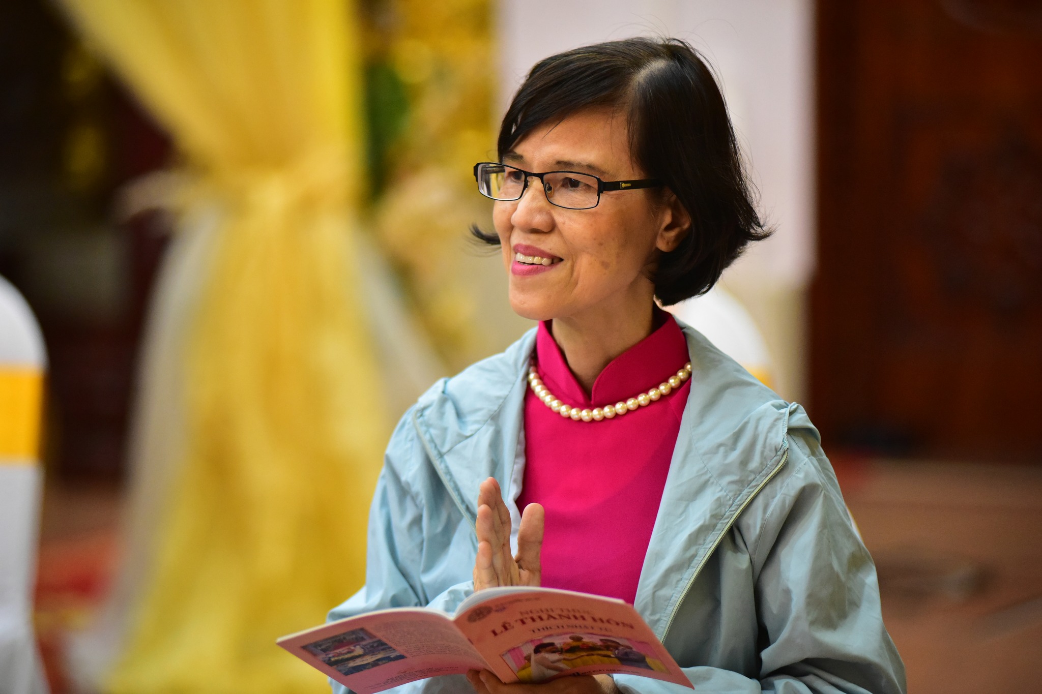 Hạnh phúc lâu dài từ hôn lễ trước Phật đài
