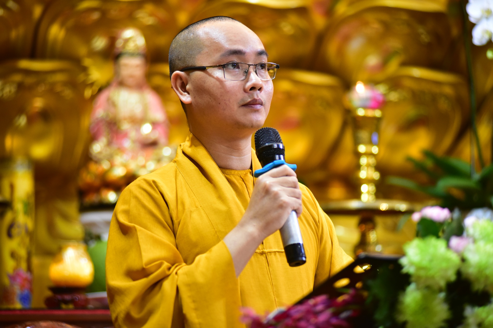 Hạnh phúc lâu dài từ hôn lễ trước Phật đài
