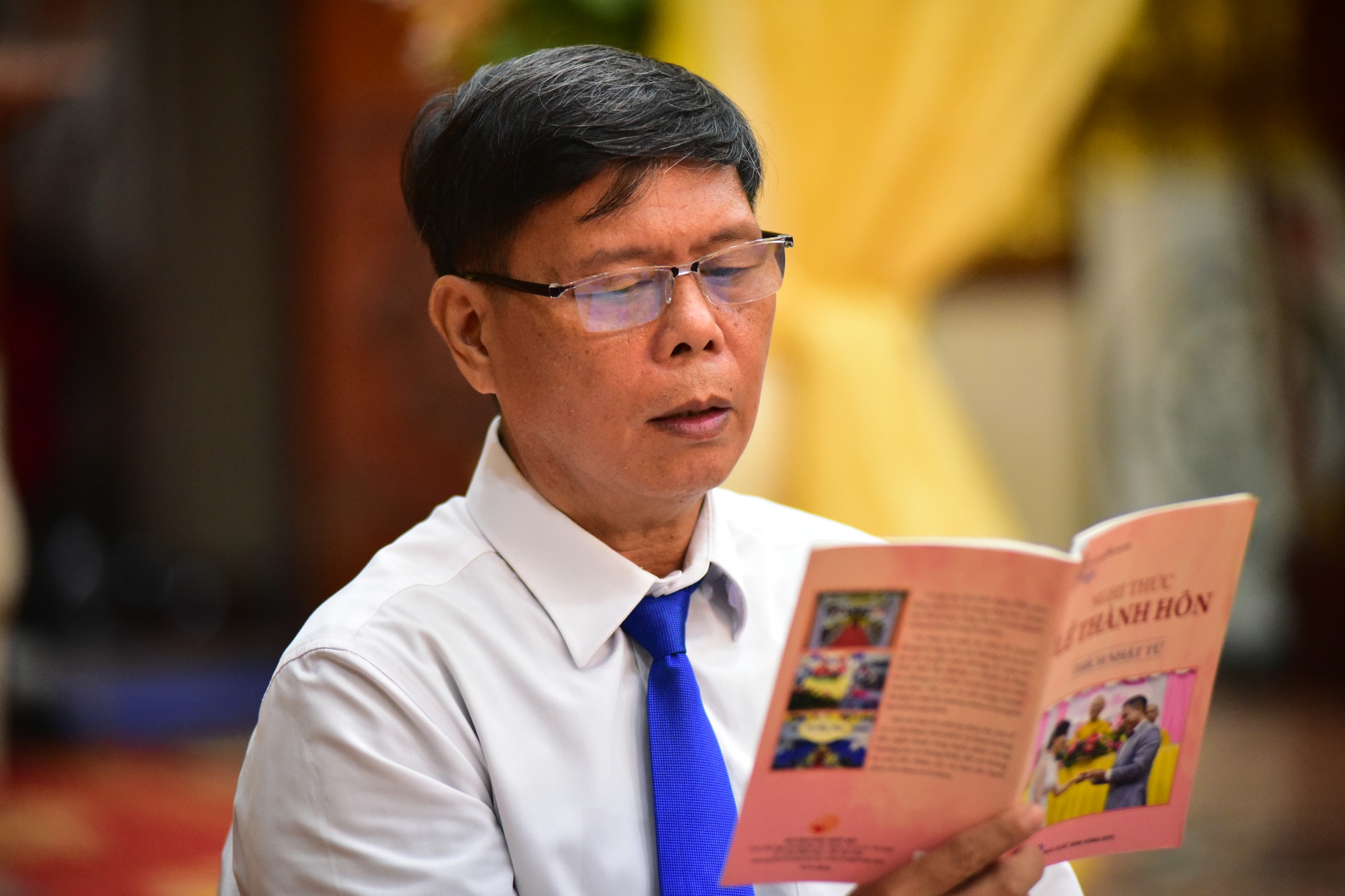 Hạnh phúc lâu dài từ hôn lễ trước Phật đài