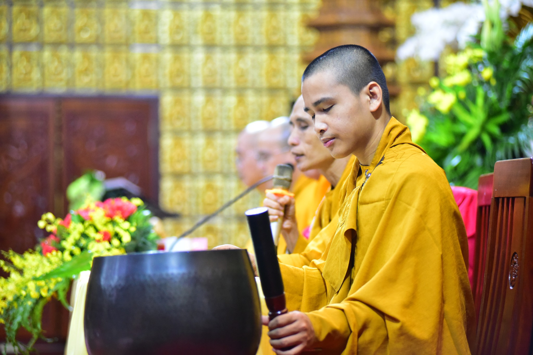 Hạnh phúc lâu dài từ hôn lễ trước Phật đài