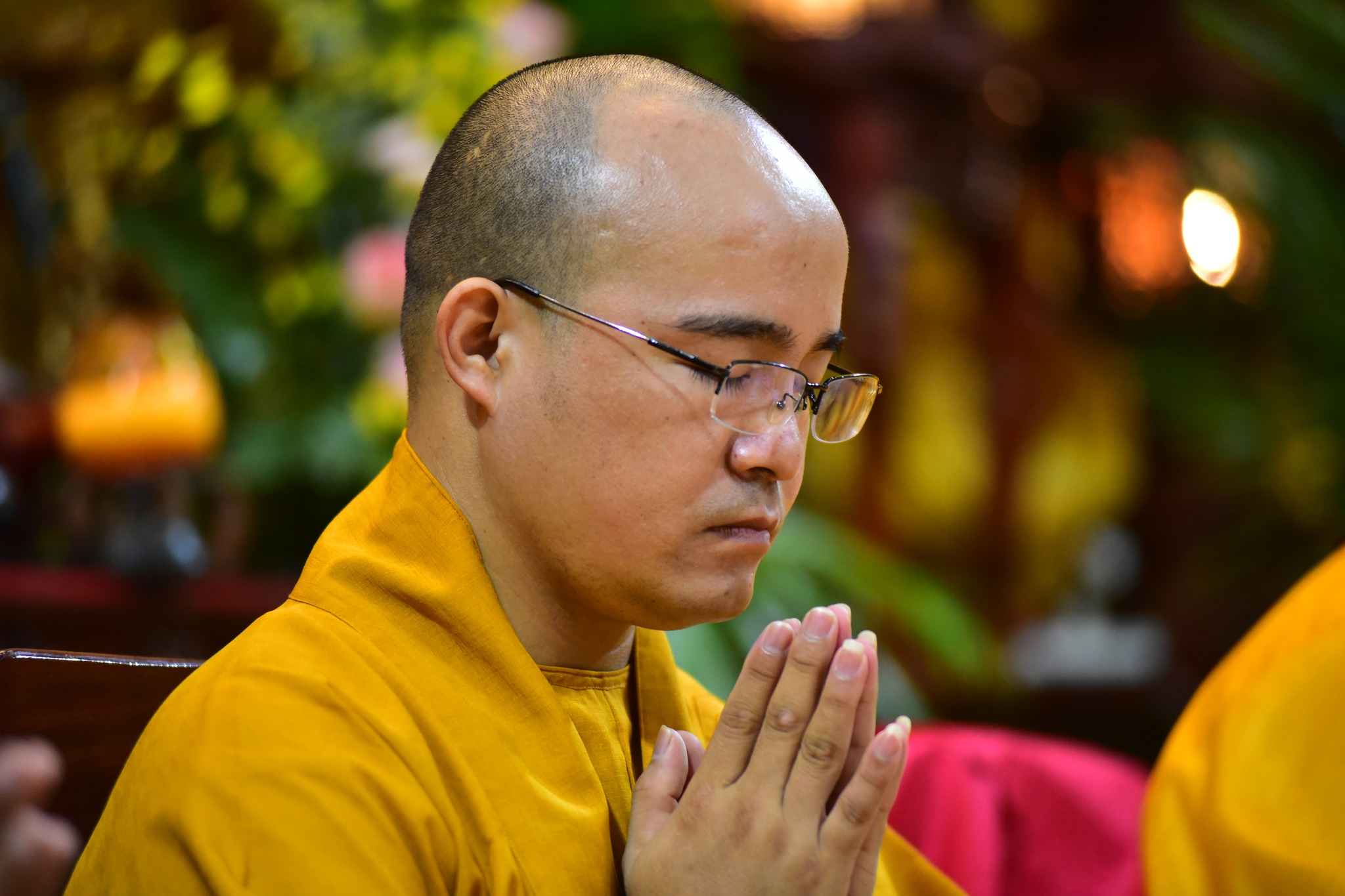 Hạnh phúc lâu dài từ hôn lễ trước Phật đài