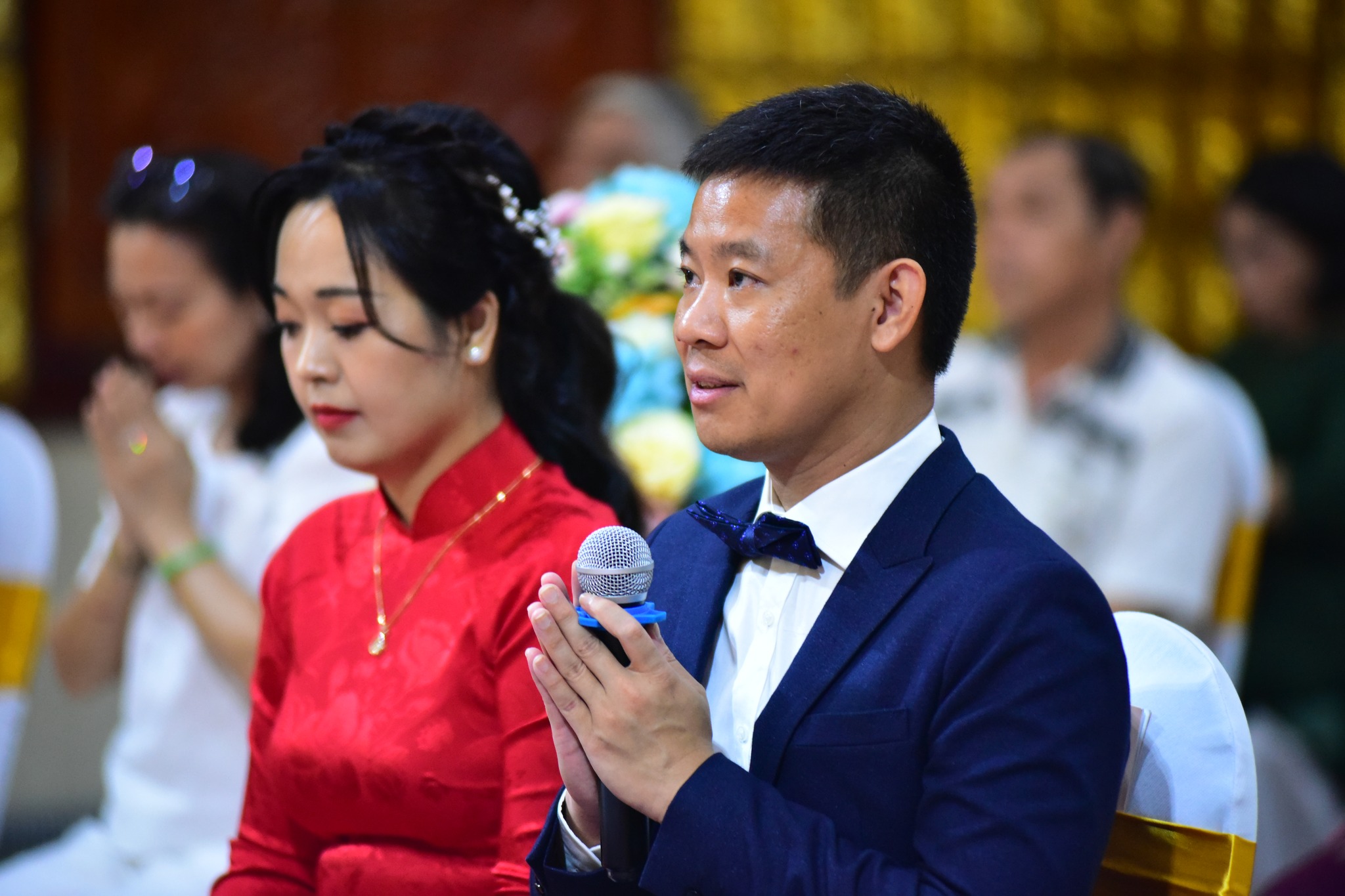 Hạnh phúc lâu dài từ hôn lễ trước Phật đài