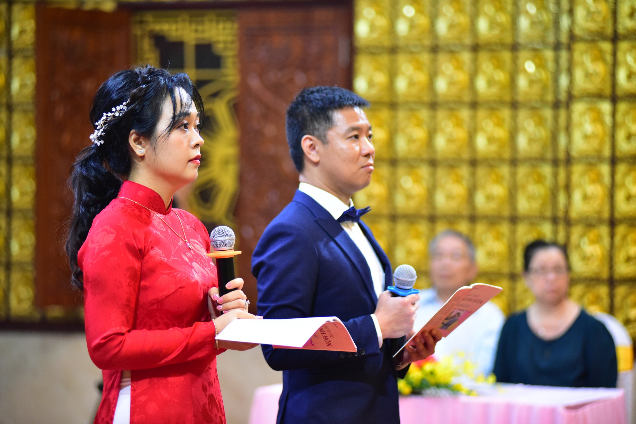 Hạnh phúc lâu dài từ hôn lễ trước Phật đài