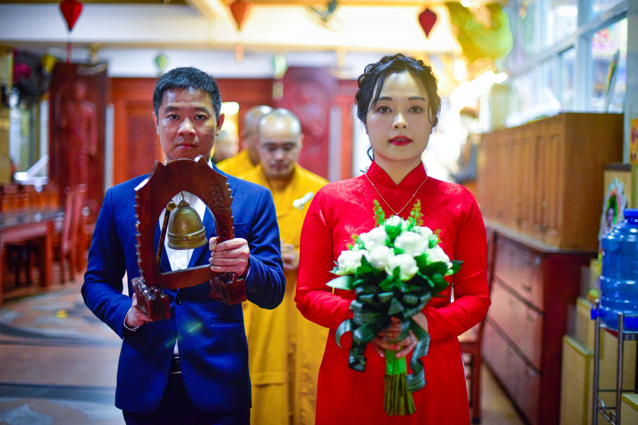 Hạnh phúc lâu dài từ hôn lễ trước Phật đài