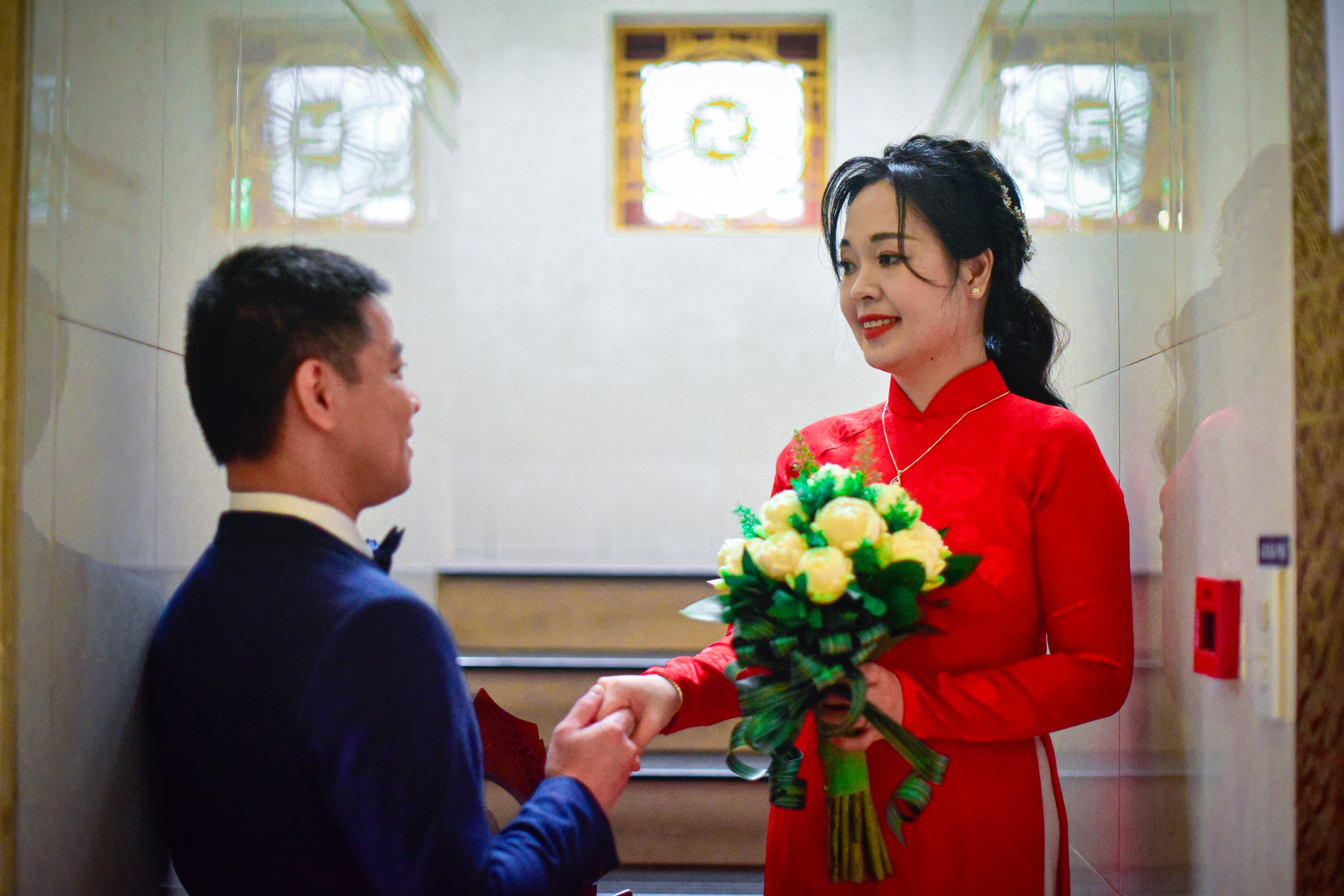 Hạnh phúc lâu dài từ hôn lễ trước Phật đài