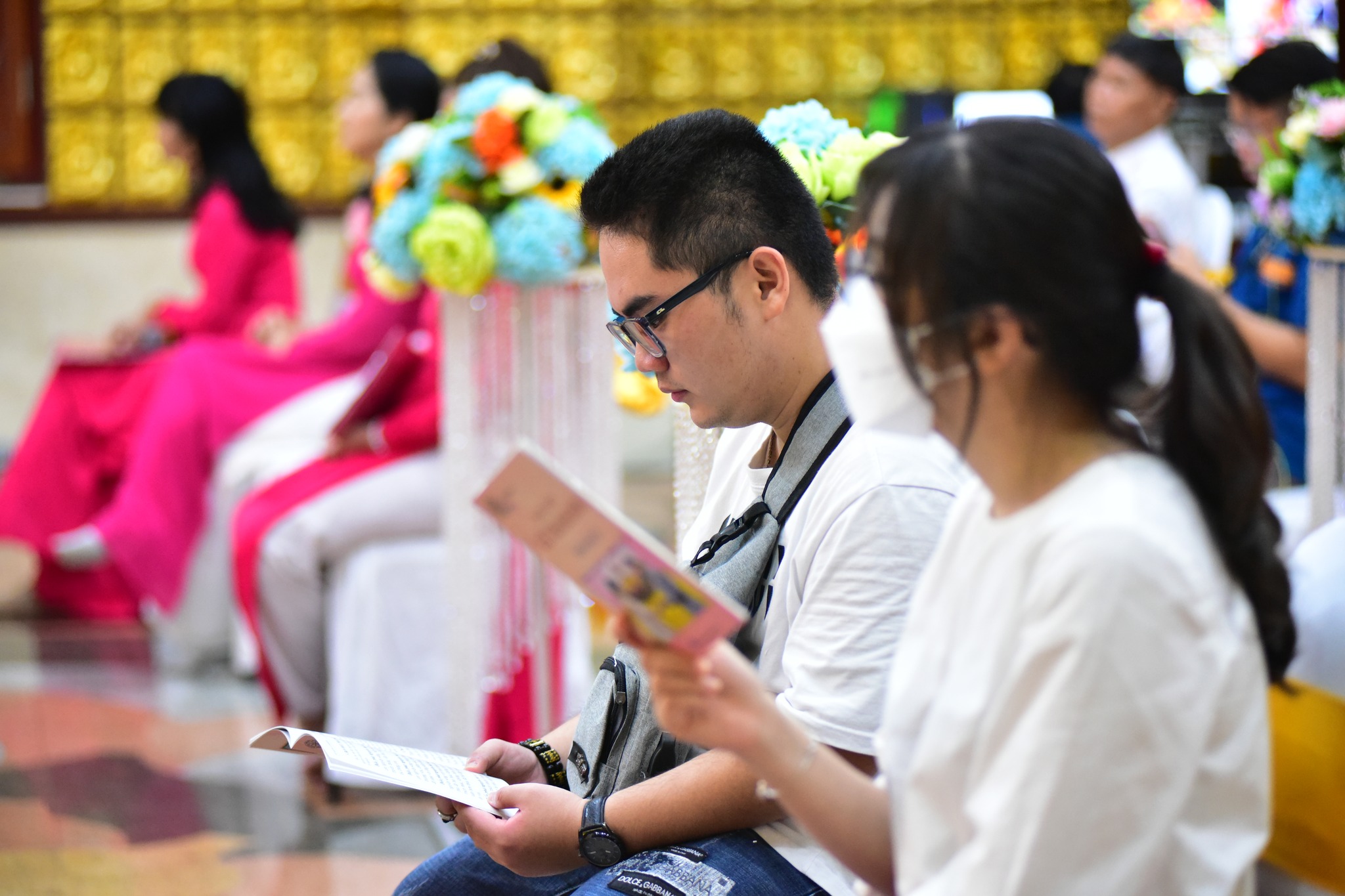 Hạnh phúc lâu dài từ hôn lễ trước Phật đài