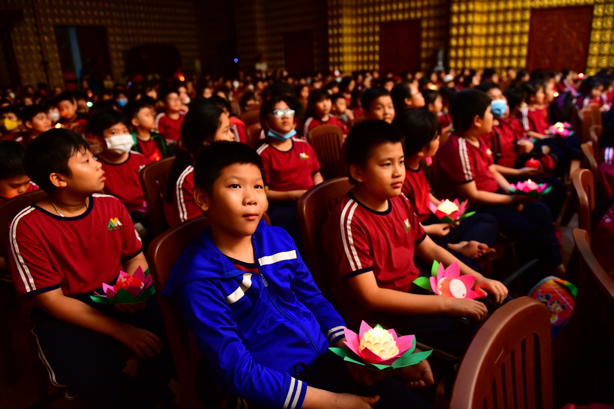 Hơn 300 học sinh Trường Tiểu học Quốc tế Việt Mỹ tham dự &quot;Lễ thắp nến tri ân cha mẹ&quot;