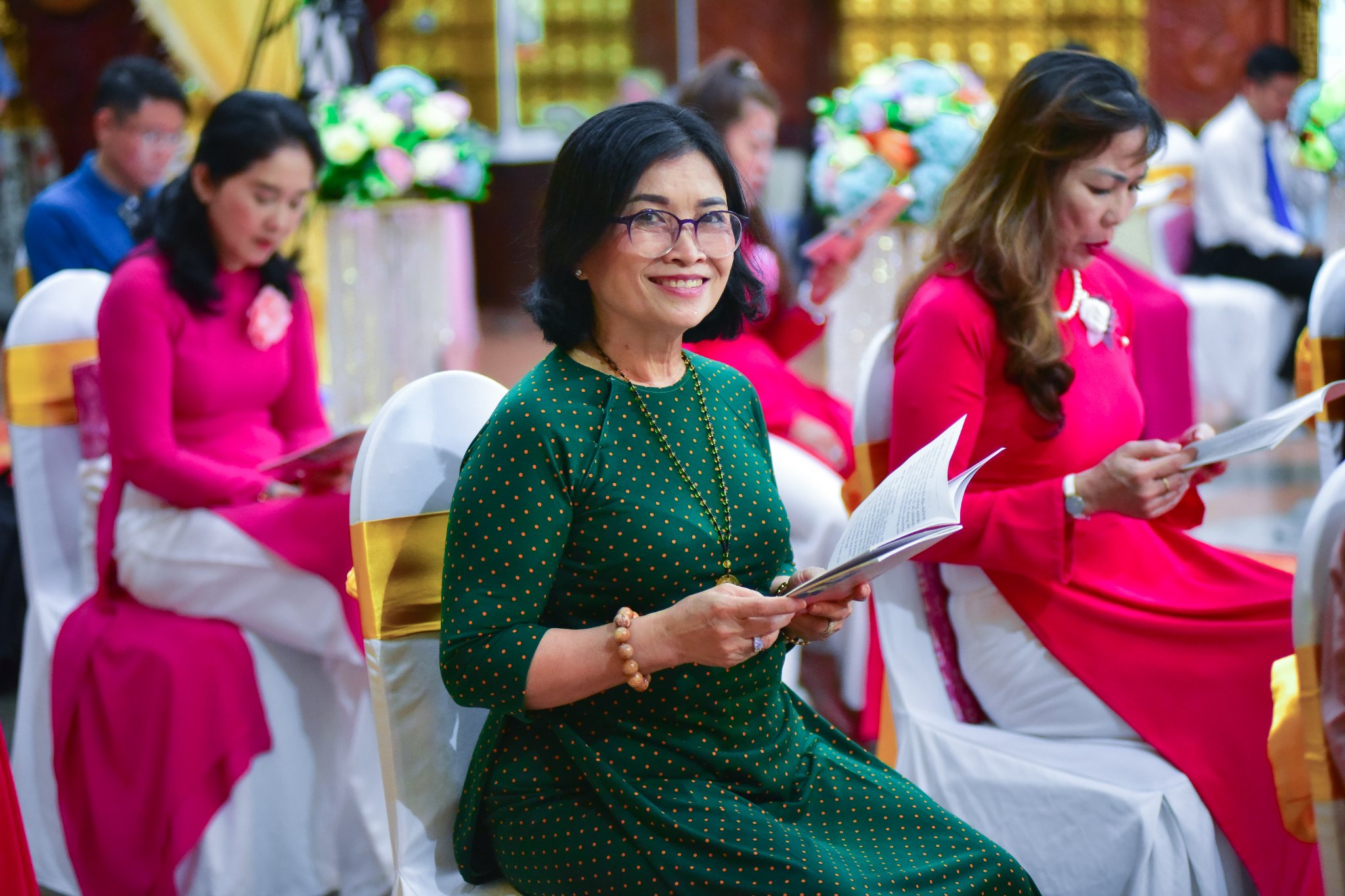 Hạnh phúc lâu dài từ hôn lễ trước Phật đài