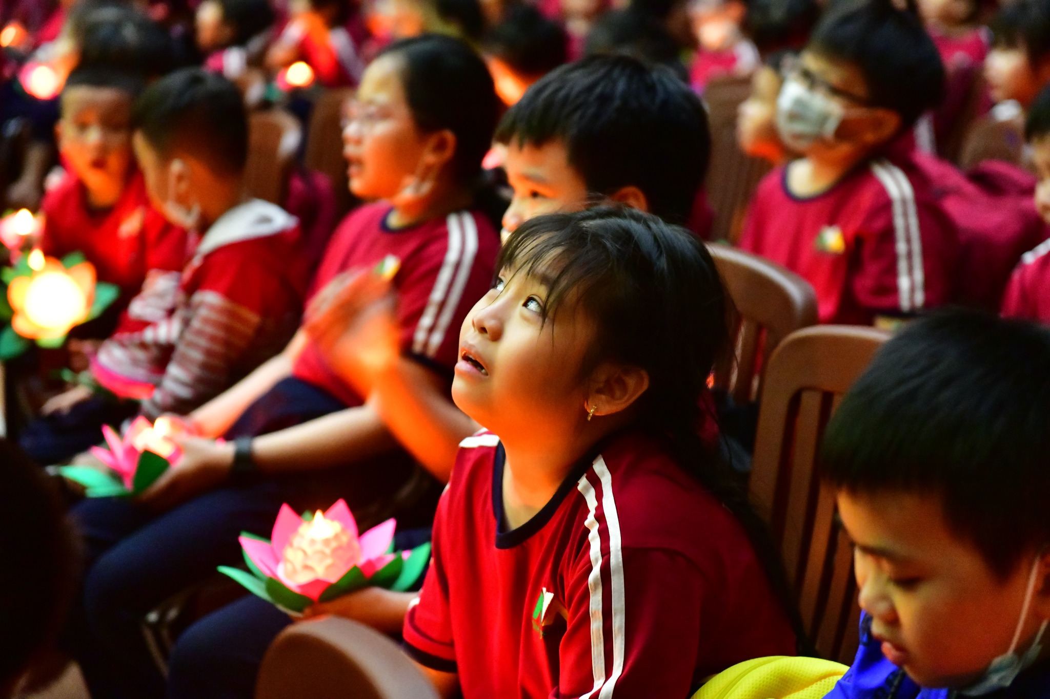Hơn 300 học sinh Trường Tiểu học Quốc tế Việt Mỹ tham dự &quot;Lễ thắp nến tri ân cha mẹ&quot;